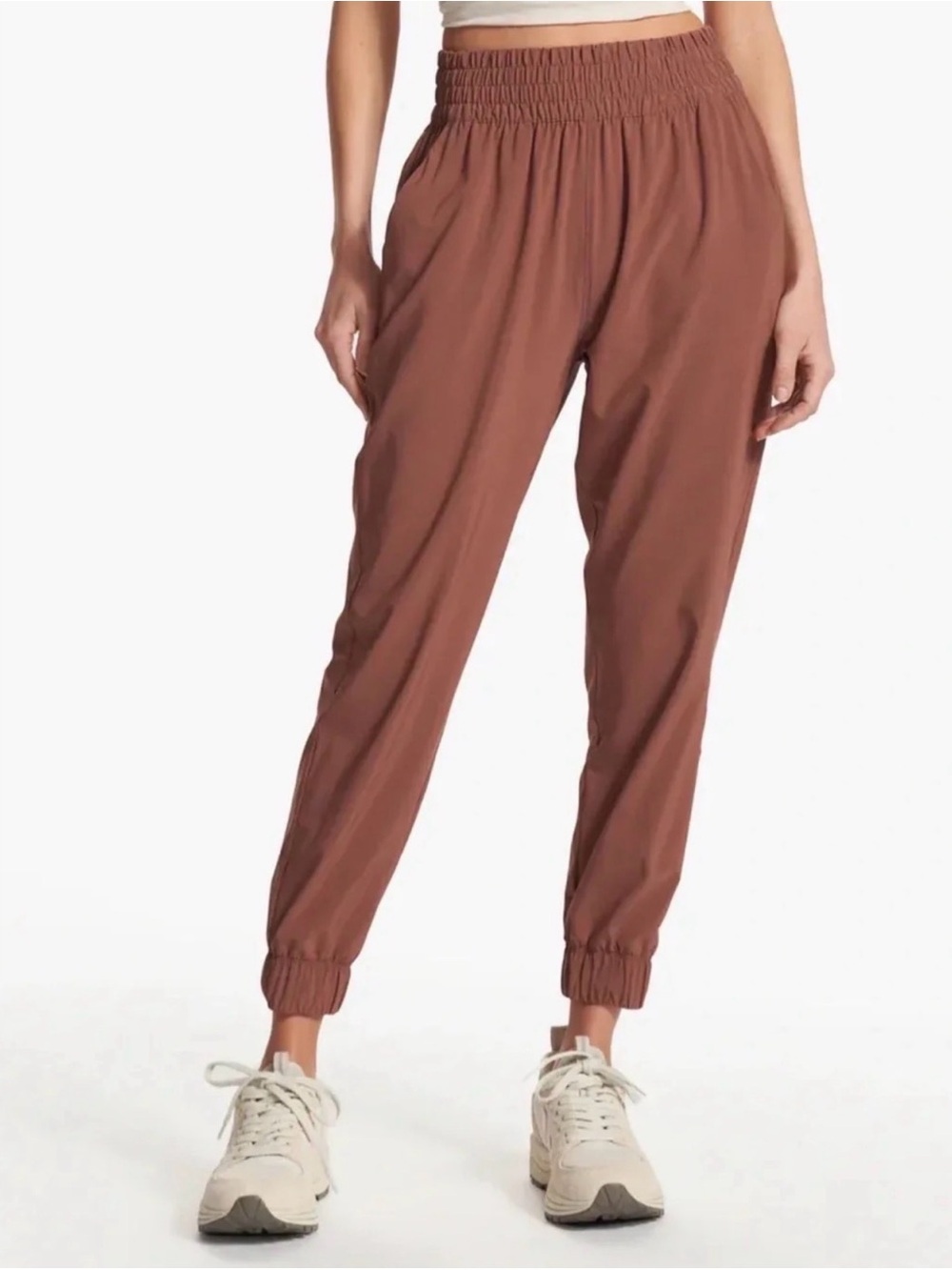 VUORI Women's Medium Villa Jogger Pants Elastic Waist Active Hazelnut READ